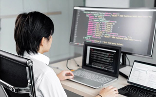 济宁 ,php声明和调用变量的符号是什么？